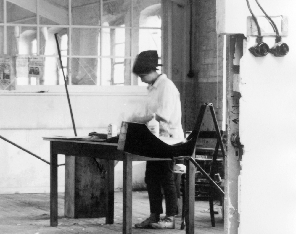 Eva Hesse at work in her studio in Kettwig an der Ruhr, Germany,
c. 1964&amp;ndash;65.&amp;nbsp;Image&amp;nbsp;courtesy The Estate of Eva Hesse.
Courtesy Hauser &amp;amp; Wirth.